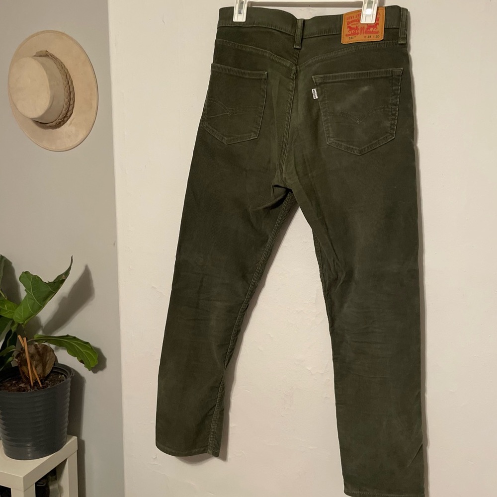 Men’s dark green corduroy Levi pants